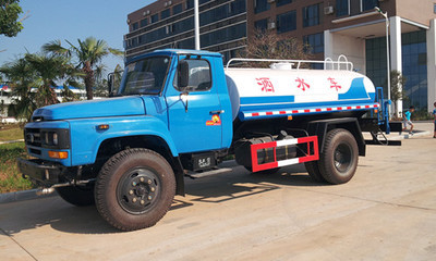 國產灑水車選購指南 聚焦尖頭灑水車、東風單橋灑水車與廠家報價
